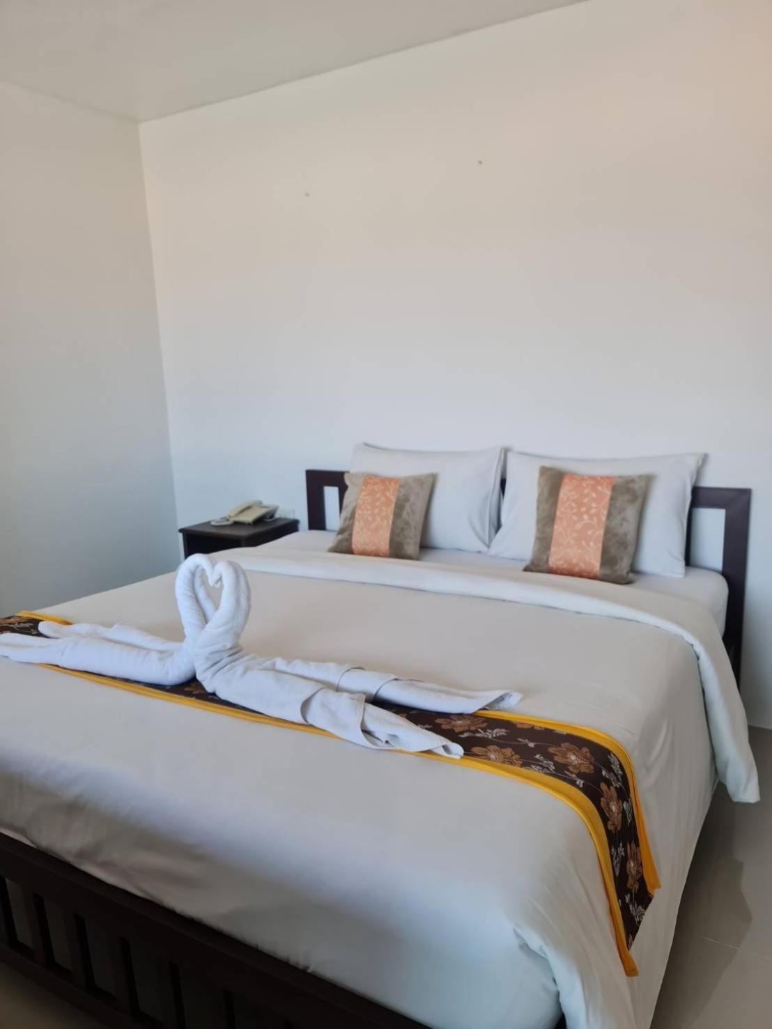 Hotel Chom By The Sea Ao Nam Mao Exterior foto