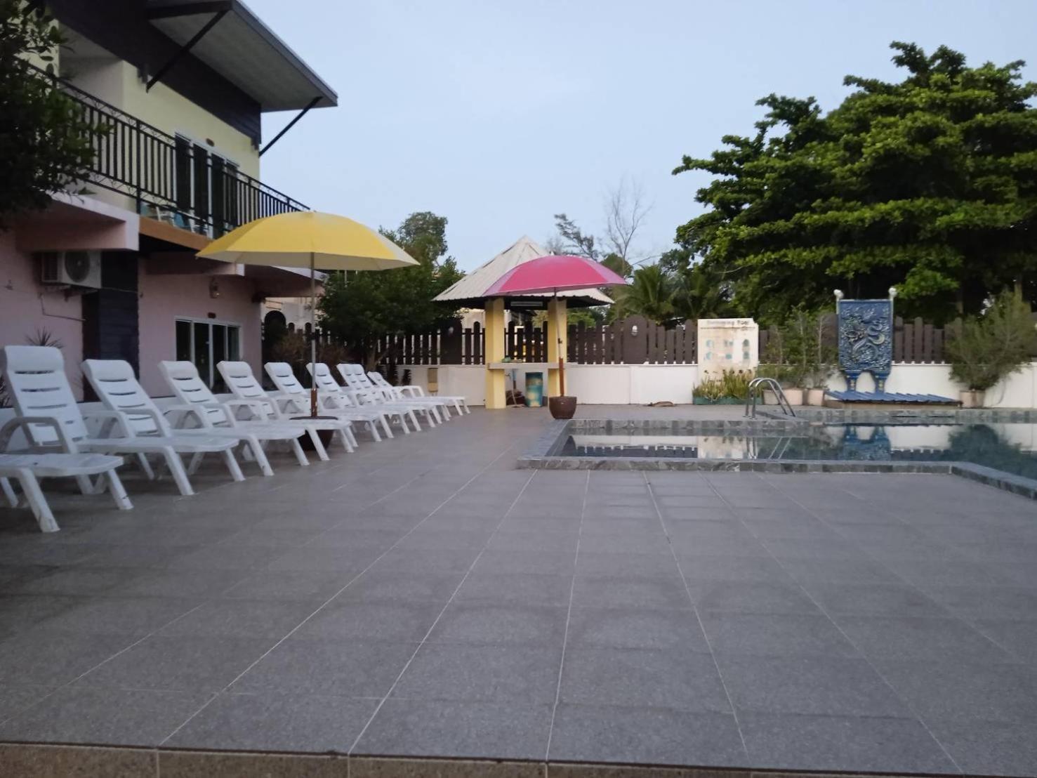 Hotel Chom By The Sea Ao Nam Mao Exterior foto