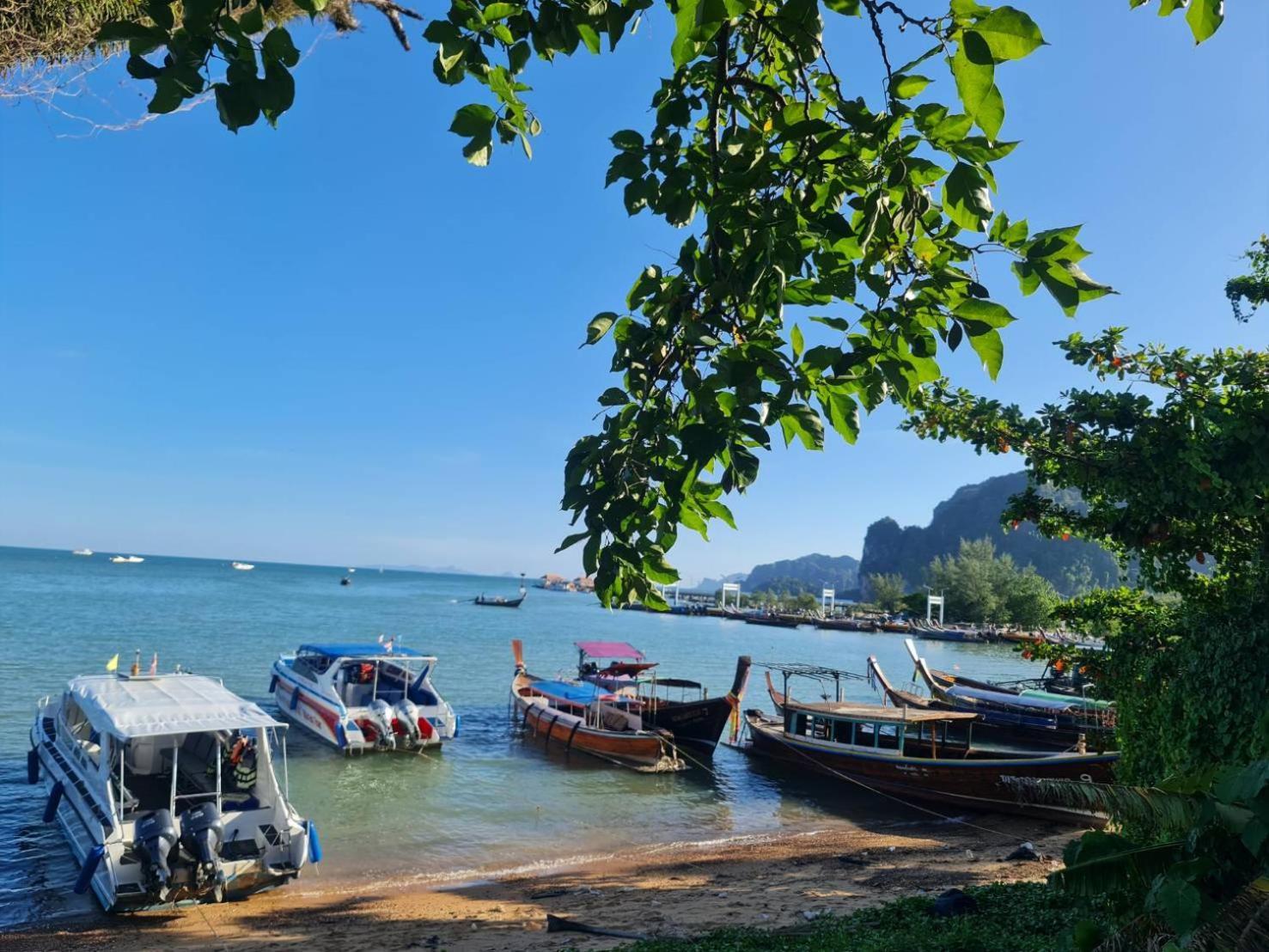 Hotel Chom By The Sea Ao Nam Mao Exterior foto