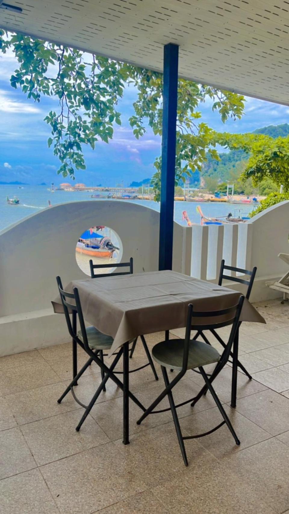 Hotel Chom By The Sea Ao Nam Mao Exterior foto