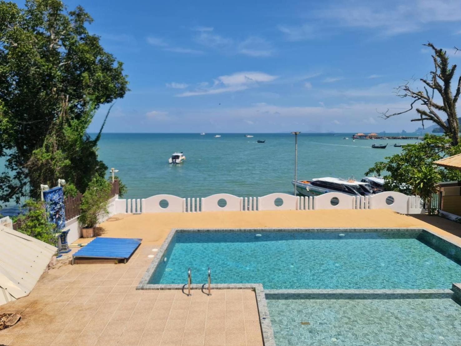 Hotel Chom By The Sea Ao Nam Mao Exterior foto