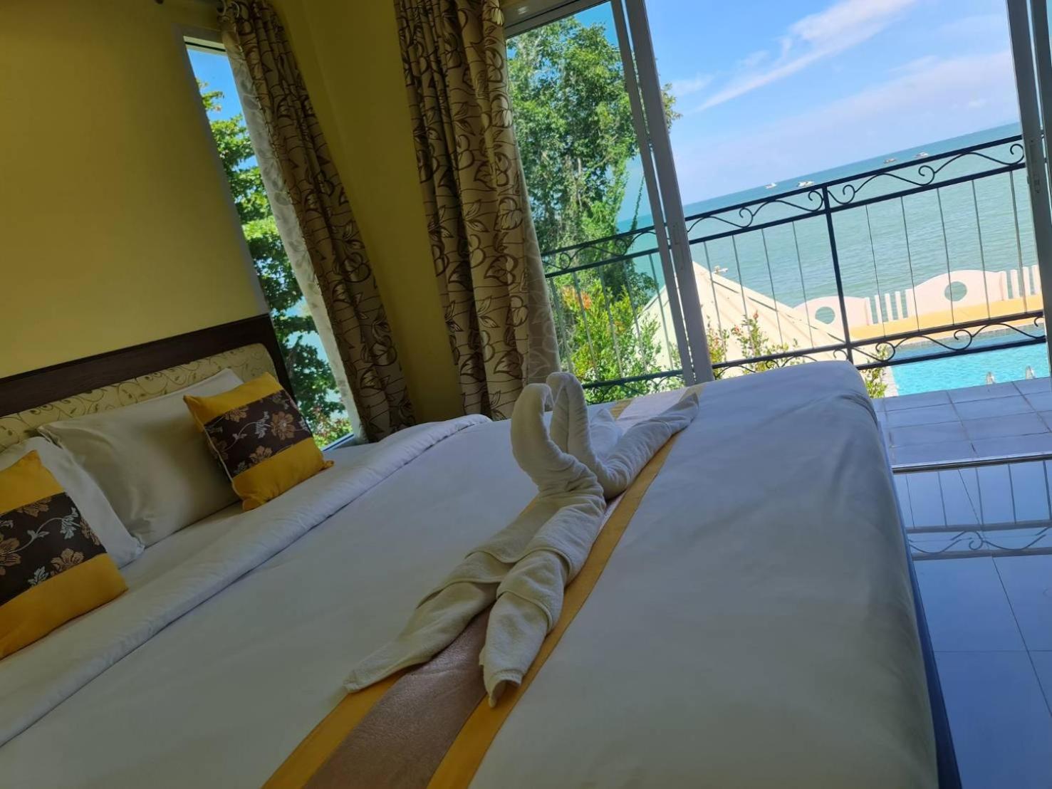 Hotel Chom By The Sea Ao Nam Mao Exterior foto